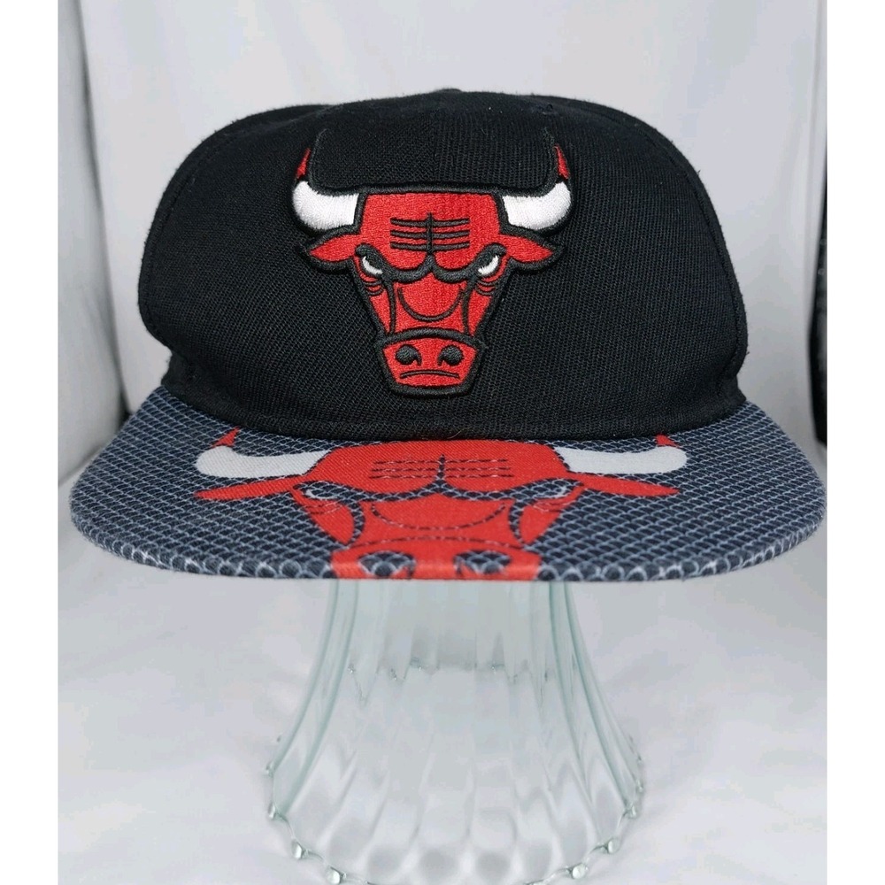 Chicago Bulls Cap Hat Black Red Bull Flat Bill High Dome Snap Back New Era
